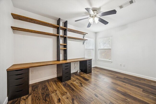 Building Photo - 2921 Pecan Springs Rd