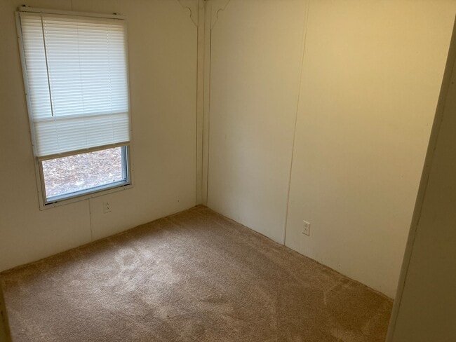 Building Photo - 35 K and M Way