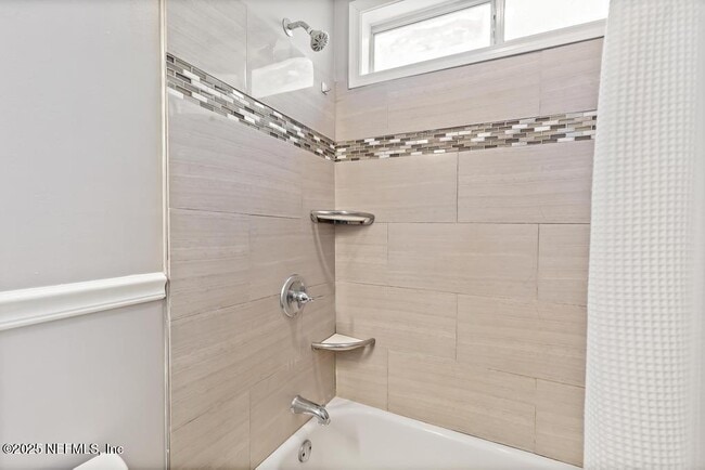 Building Photo - 2423 N Seabury Pl