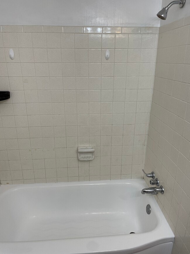 Building Photo - 660 Fairhaven Dr