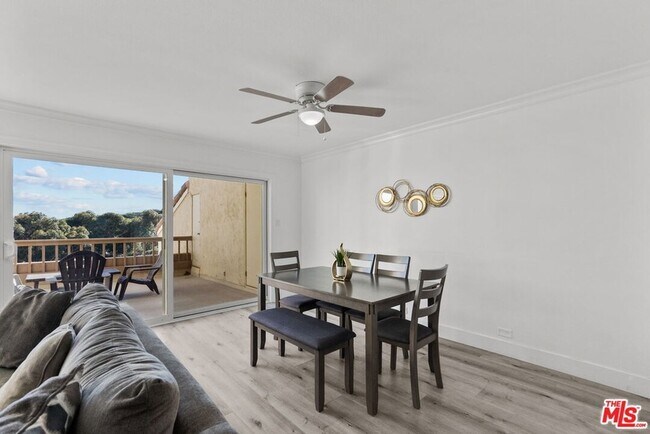 Building Photo - 23924 De Ville Way