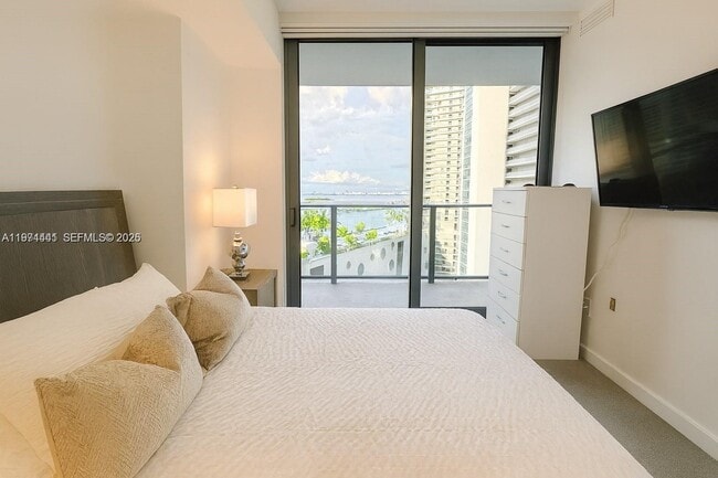 Building Photo - 501 NE 31st St