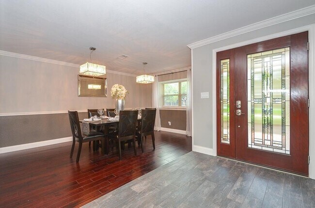 Building Photo - 867 Carlingford Ln