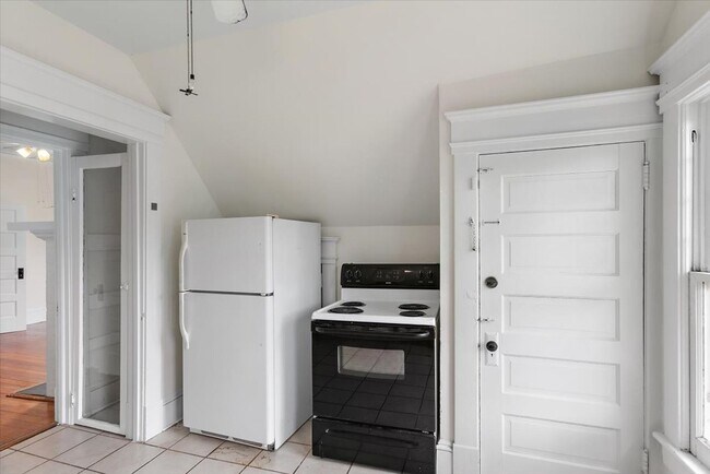 Building Photo - 1808 Bayard Pl