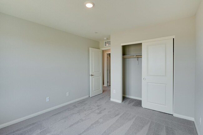 Building Photo - BEAUTIFUL 4BEDROOM 2.5 BATH HOME IN CADENCE * COMING SOON *