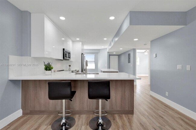 Building Photo - 1351 SW 125th Ave