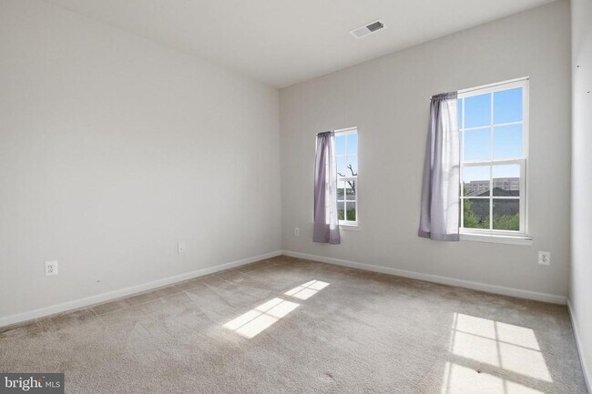 Building Photo - 13735 Air and Space Museum Pkwy