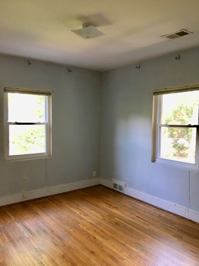 Building Photo - 118 S Waccamaw Ave