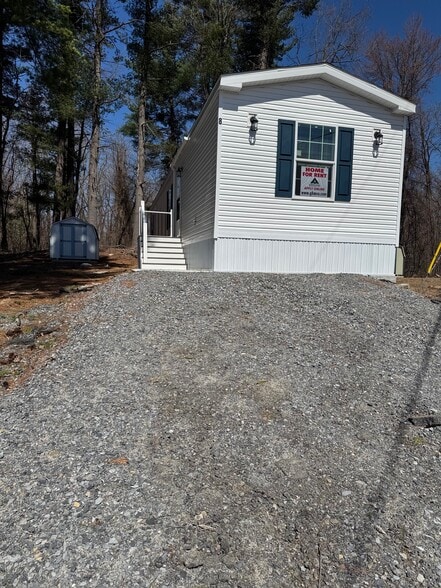 Building Photo - 8 Saratoga Dr