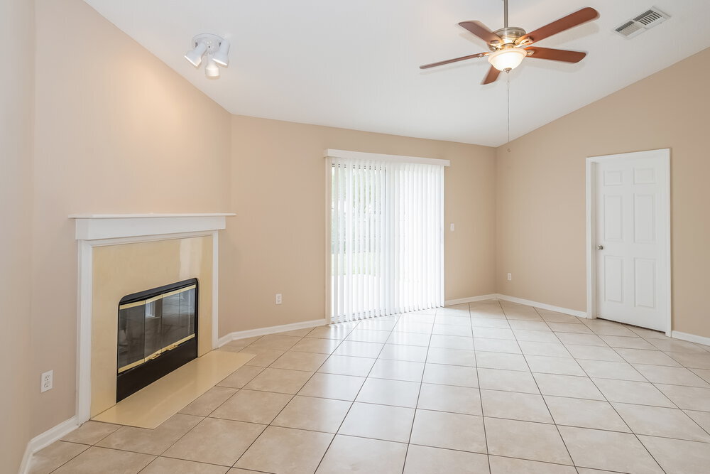 Building Photo - 8137 Leafcrest Dr