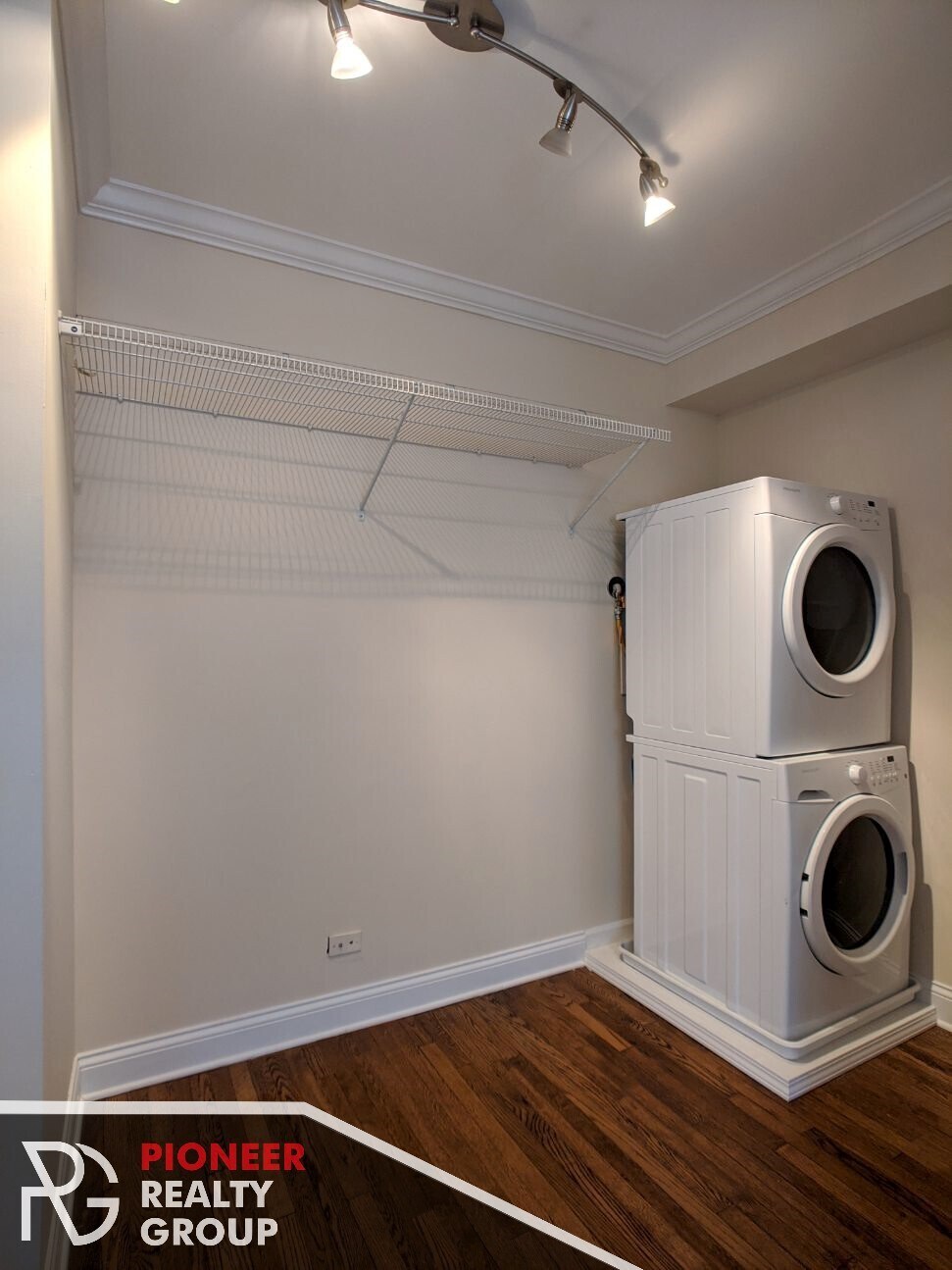 Building Photo - 736 W Addison St