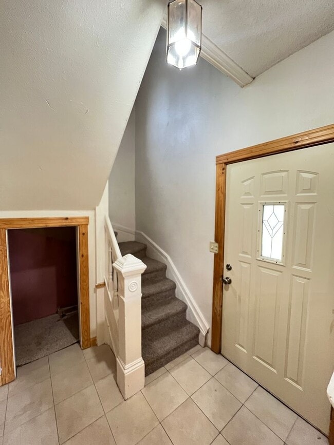 Building Photo - Spacious 3bd/2ba - AVAILABLE NOVEMBER!