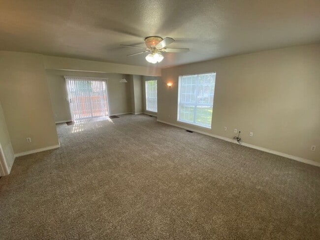 Building Photo - Large Duplex in the Heart of Fayetteville!
