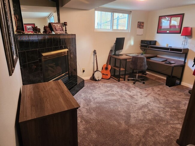 Building Photo - Updated 3 Bedroom (4th non-conforming), 23...