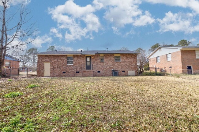 Building Photo - Newly Renovated 4BR/2BA Home with Large Yard + Storage Shed | Flexible Kitchen Island