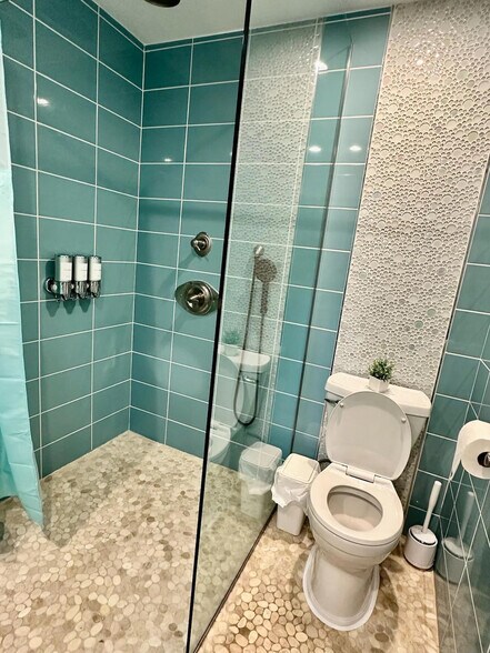 Building Photo - 6505 Skyfarm Dr