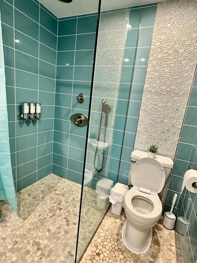 Building Photo - 6505 Skyfarm Dr