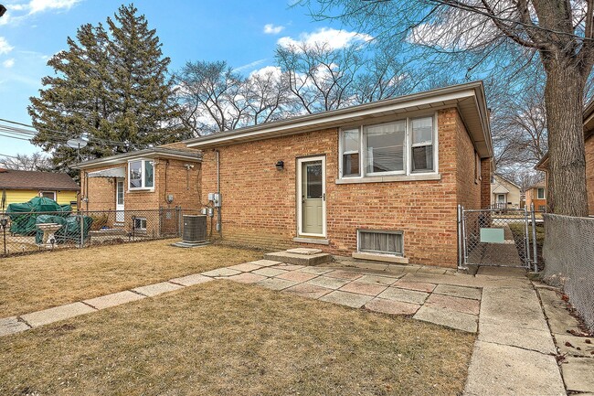 Building Photo - 11242 S Whipple St