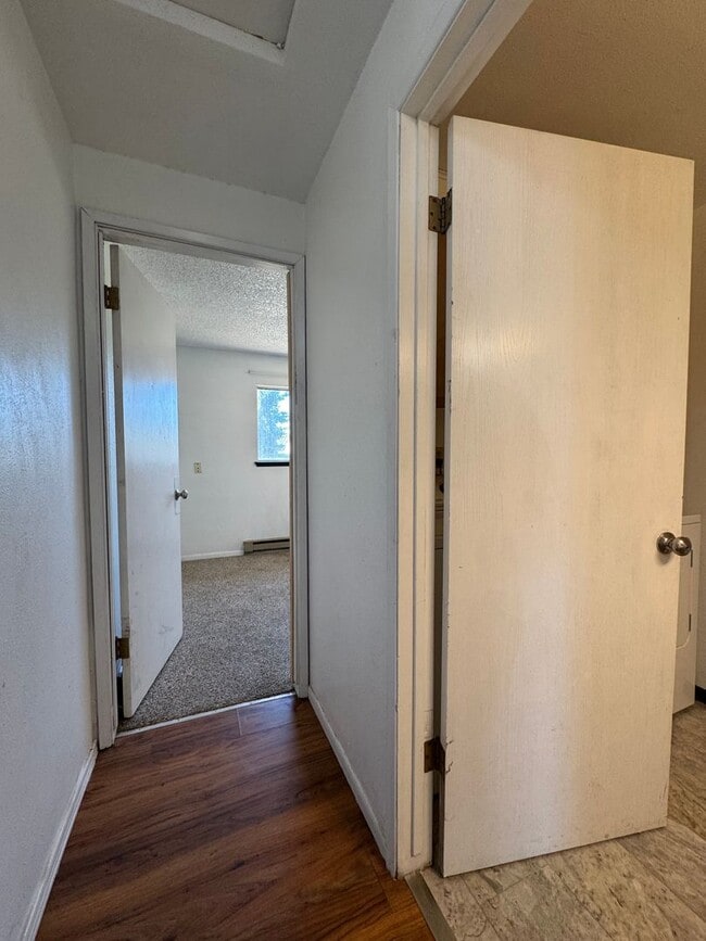 Building Photo - PET FRIENDLY 4 Bedroom 2 Bath