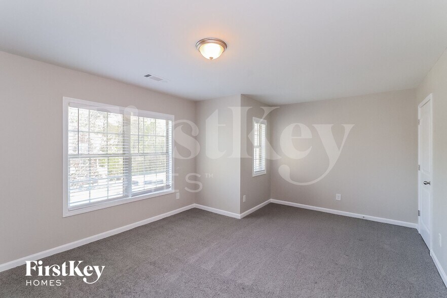 Building Photo - 821 Harrison Drive