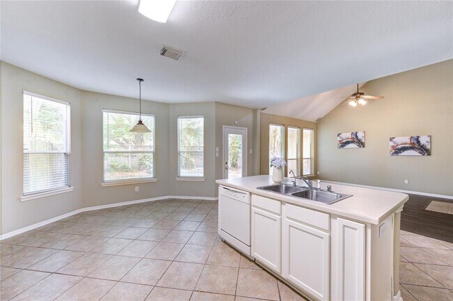 Building Photo - 6114 Breezy Hollow Ln