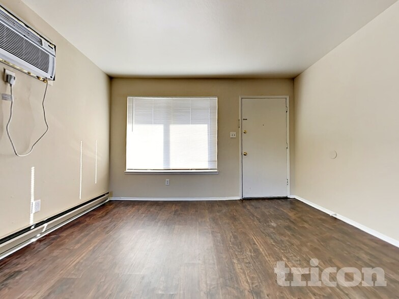Building Photo - 10069 Lincoln Village Dr