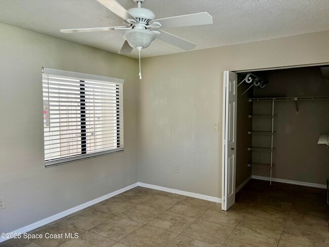 Building Photo - 1059 Country Club Dr