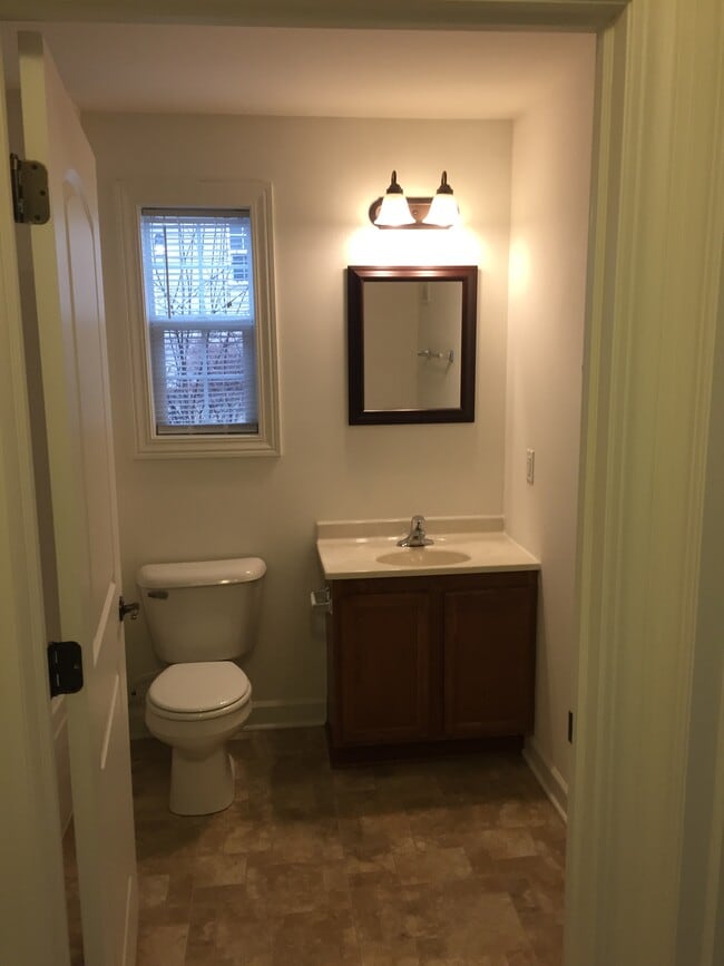 Building Photo - 2724 Hidden Dr