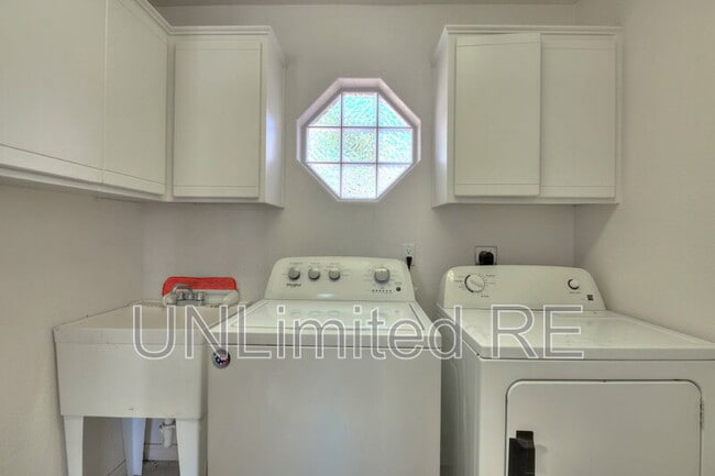 Building Photo - 304 Acoma Blvd S