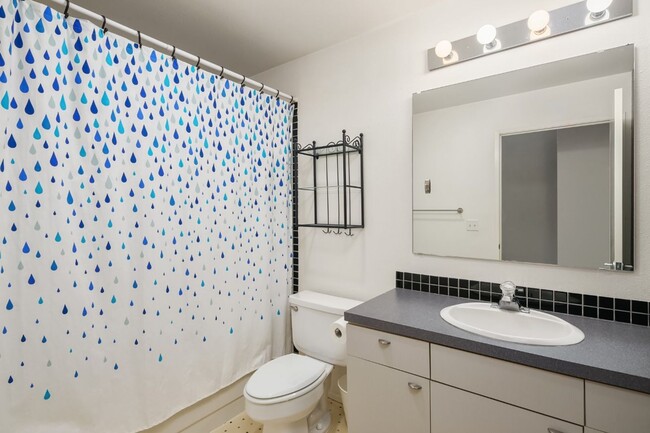 Building Photo - 1bd/1ba Seattle Condo
