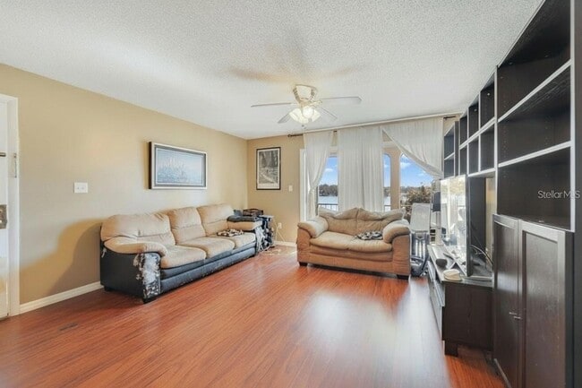 Building Photo - 512 Orange Dr