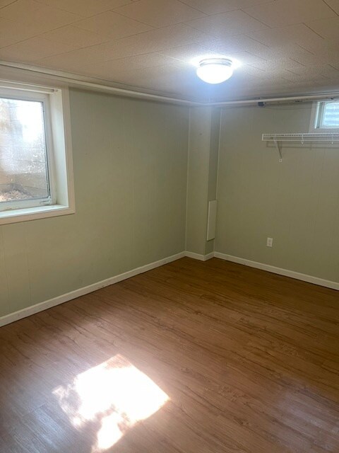 Building Photo - 318 14th Ave E