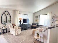 Building Photo - 3 Bed 3 Bath Twin Home