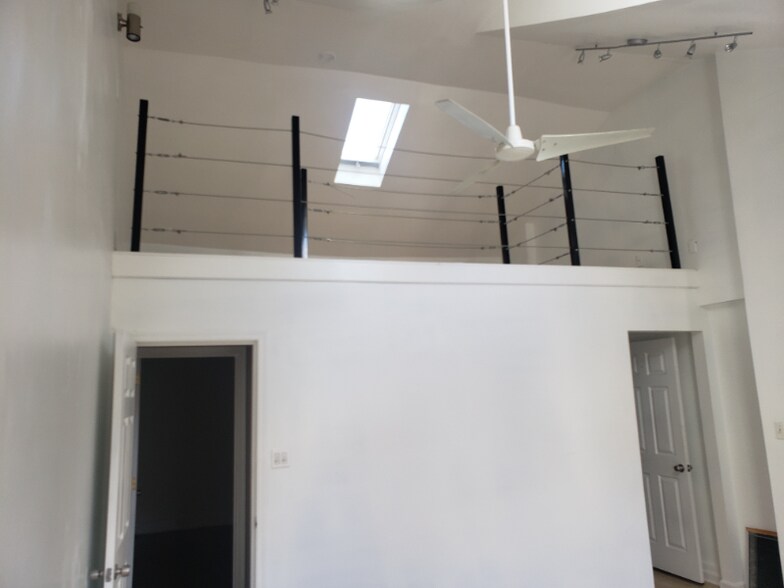 Building Photo - 602 Middle St