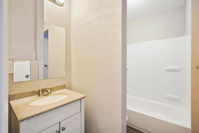 Building Photo - 608 Crown Ridge Dr