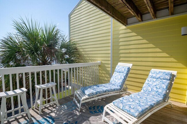 Building Photo - PERFECT OCEANFRONT WINTER WORK-FROM-HOME GETAWAY