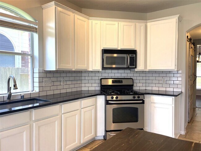 Building Photo - 6411 Virginia Fields Dr