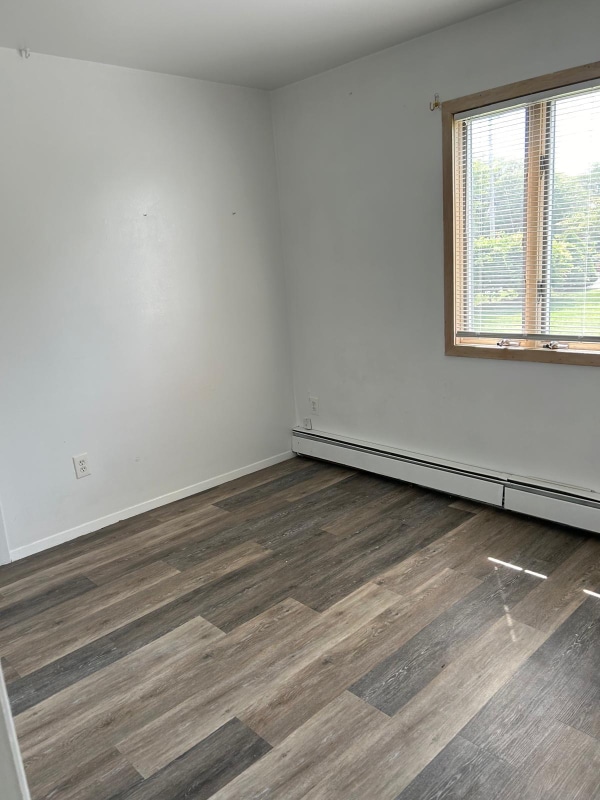 Building Photo - 647 Shore Dr