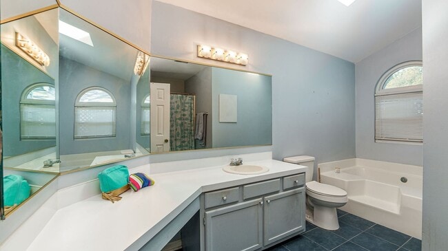 Building Photo - 3 bedroom 2 bathroom house in Chelsea Park - Mt.Pleasant