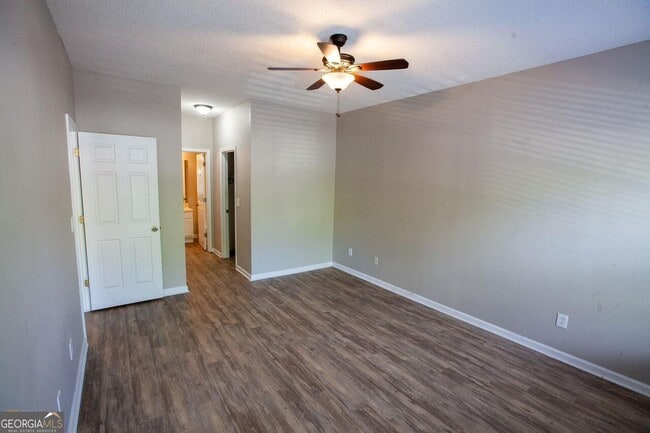 Building Photo - 1703 Ridgefield Dr
