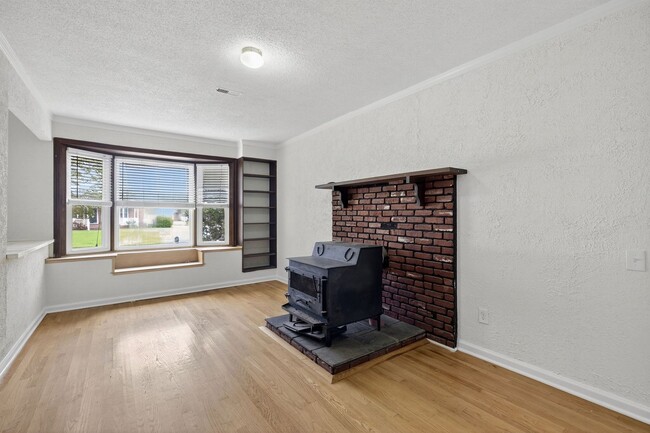 Building Photo - Lakeville Estates