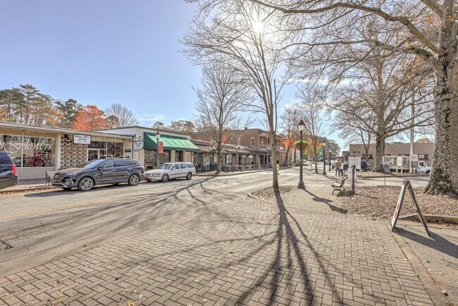 Building Photo - 529 Warm Springs Cir