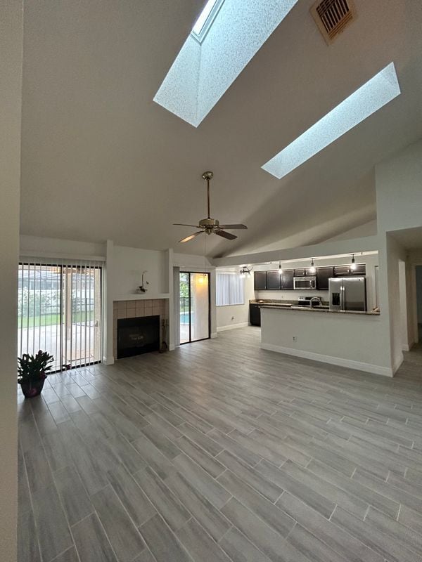 Building Photo - 580 Carrigan Ave