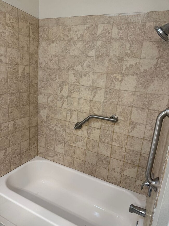 Building Photo - comfort and convenience in this 3 bedroom ...