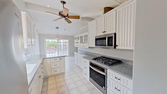 Building Photo - 31226 Via San Vicente