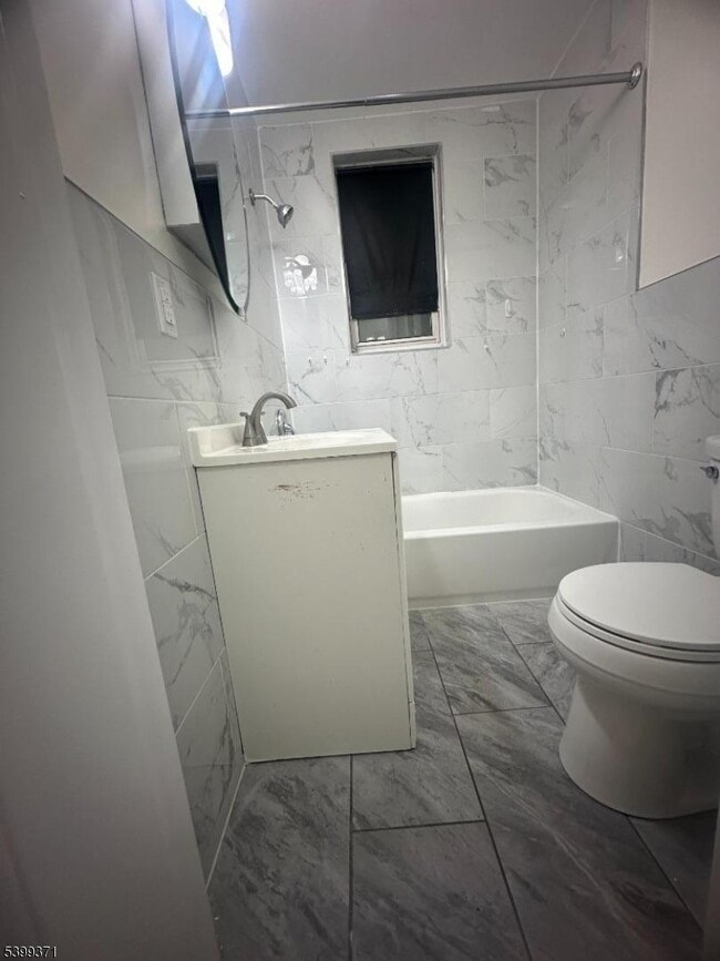 Building Photo - 192 Fairview Ave