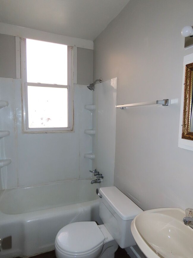 Building Photo - Water Included! Charming 1 Bedroom Downsta...