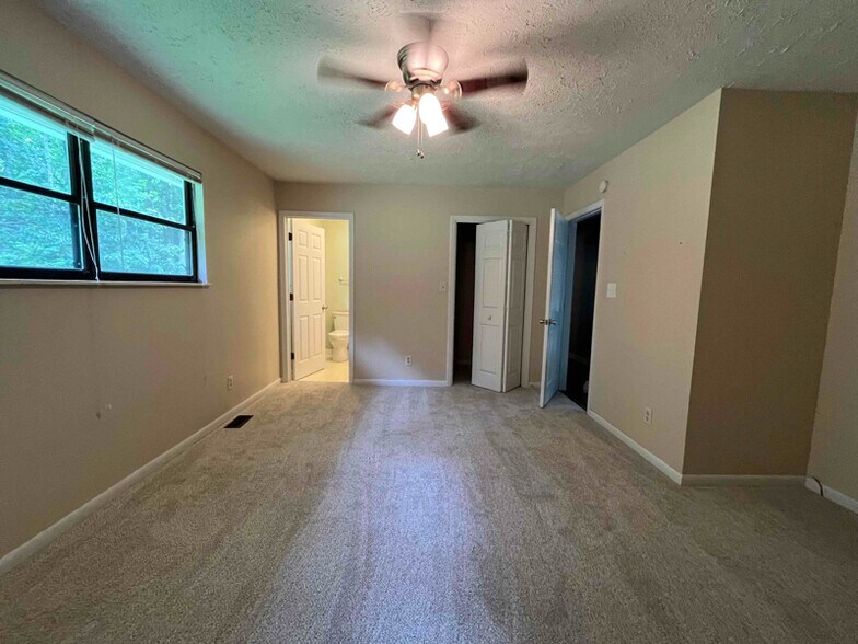 Building Photo - 2725 Shropshire Blvd