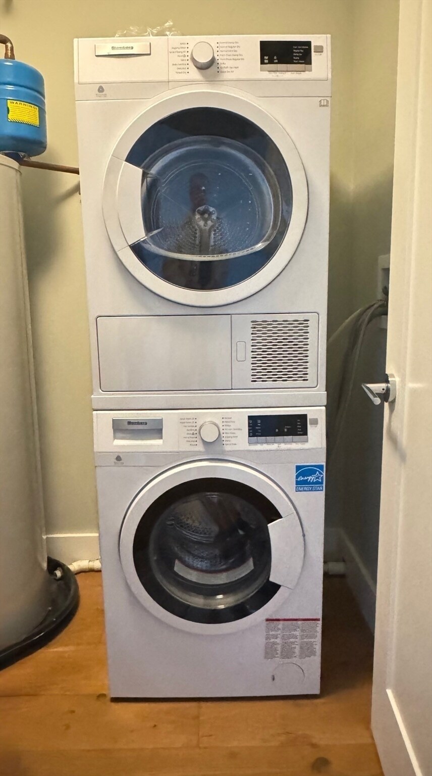 Building Photo - 250 Meridian St