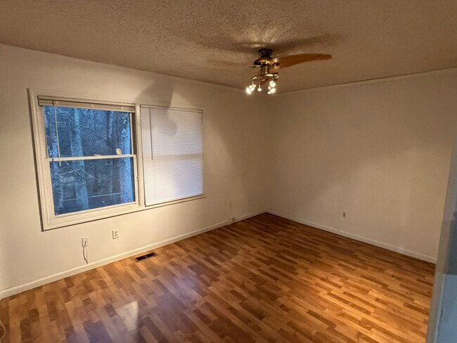 Building Photo - 77 Overlook Rd